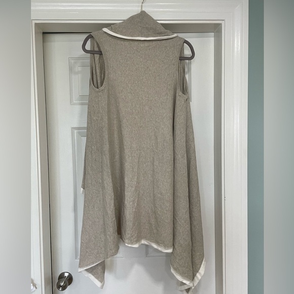 Zestt Organics drapey sweater vest - Picture 3 of 5